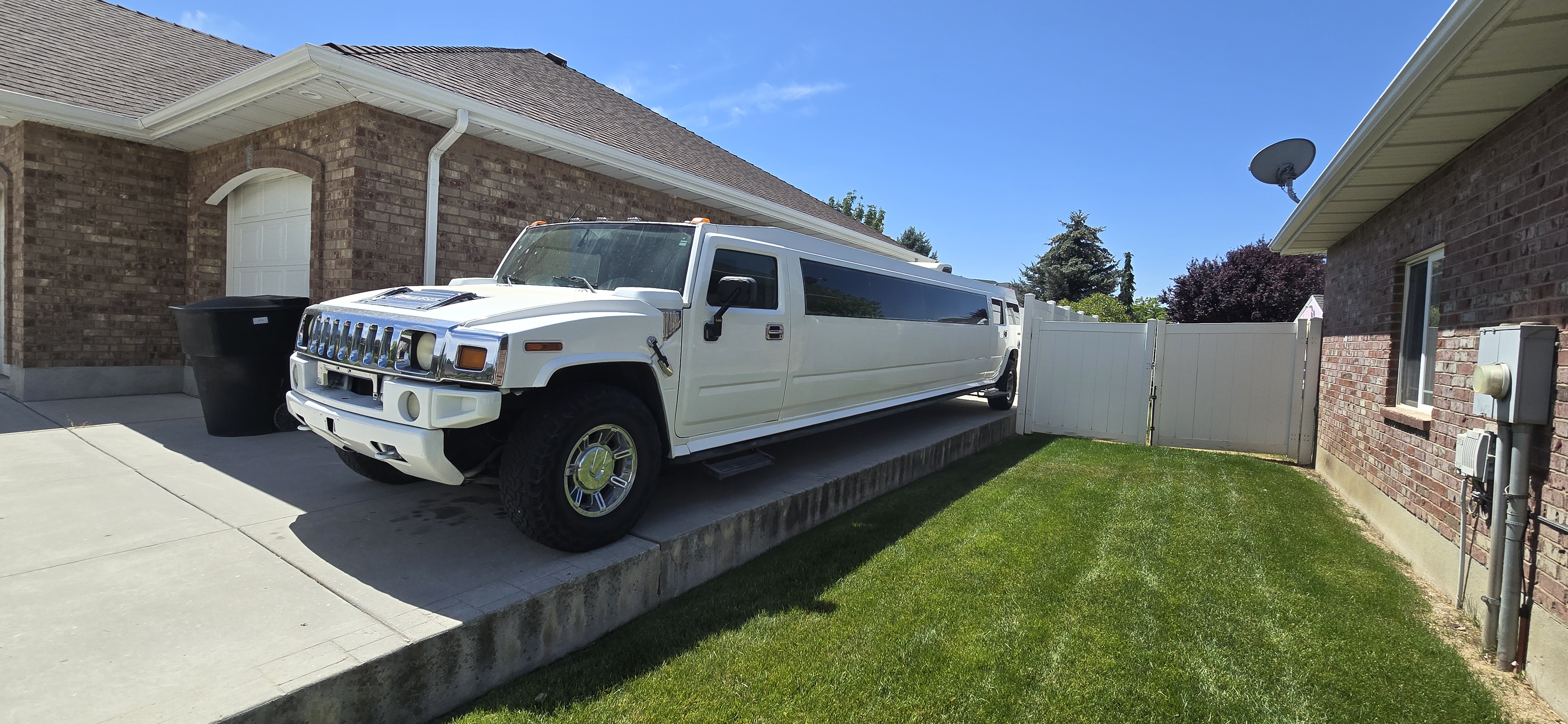 White Hummer stretch limo